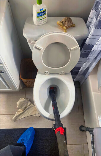 https://blockeddrainsinnaloo.com.au/uploads/2025/07/blocked-toilet-54169.jpg