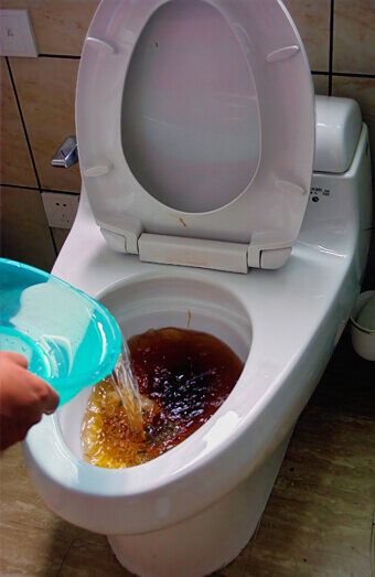 https://blockeddrainsinnaloo.com.au/uploads/2025/07/blocked-toilet-93159.jpg